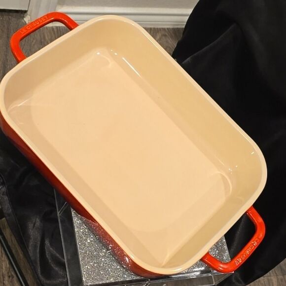 Le Creuset Signature Enameled Roaster- Cerise - Picture 6 of 7